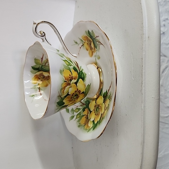 Royal Standard - Bone China - Cup and Saucer - Wild Rose - Picture 4 of 8